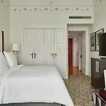 Отель Four Seasons Gresham Palace