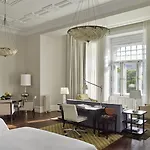Отель Four Seasons Gresham Palace