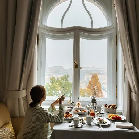 Four Seasons Gresham Palace 5* Budapešť