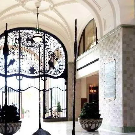 Four Seasons Gresham Palace Hotel