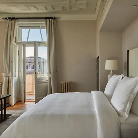 Four Seasons Gresham Palace Hotell 5*