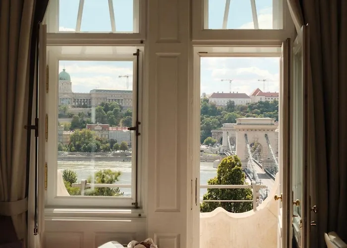 מלון Four Seasons Gresham Palace 5*