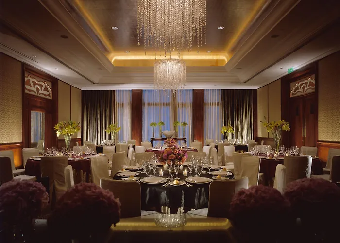 Отель Four Seasons Gresham Palace